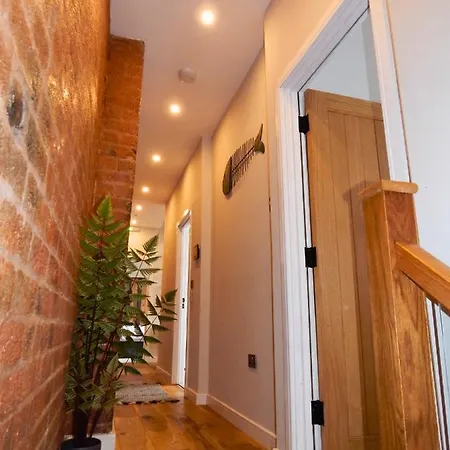 Vip 3br Grade2 Luxurious Industrial House With Wood Fire, Electric Blinds And Big Cast Iron Windows In The Heart Of The Jq Сasa de vacaciones