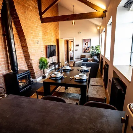 Сasa de vacaciones Vip 3br Grade2 Luxurious Industrial House With Wood Fire, Electric Blinds And Big Cast Iron Windows In The Heart Of The Jq *