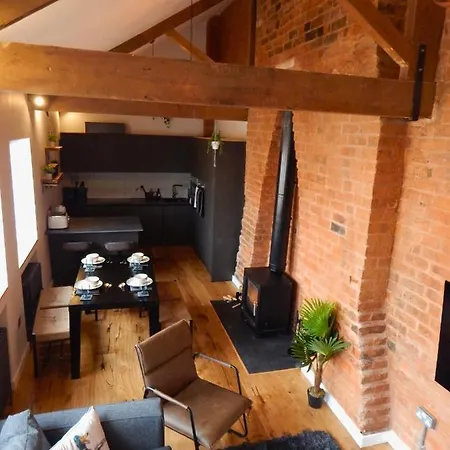 Vip 3br Grade2 Luxurious Industrial House With Wood Fire, Electric Blinds And Big Cast Iron Windows In The Heart Of The Jq Holiday home *