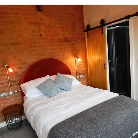 Vip 3br Grade2 Luxurious Industrial House With Wood Fire, Electric Blinds And Big Cast Iron Windows In The Heart Of The Jq Holiday home