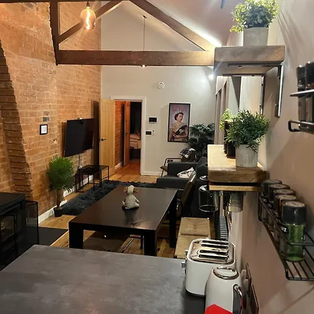 Holiday home Vip 3br Grade2 Luxurious Industrial House With Wood Fire, Electric Blinds And Big Cast Iron Windows In The Heart Of The Jq Birmingham