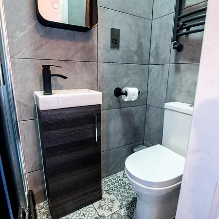 Holiday home Vip 3br Grade2 Luxurious Industrial House With Wood Fire, Electric Blinds And Big Cast Iron Windows In The Heart Of The Jq Birmingham
