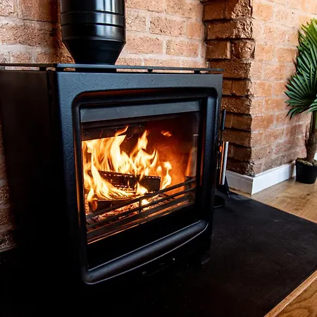 Vip 3br Grade2 Luxurious Industrial House With Wood Fire, Electric Blinds And Big Cast Iron Windows In The Heart Of The Jq Holiday home