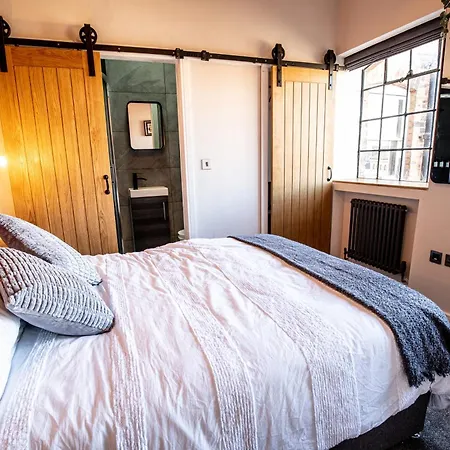 Vip 3br Grade2 Luxurious Industrial House With Wood Fire, Electric Blinds And Big Cast Iron Windows In The Heart Of The Jq Holiday home Birmingham